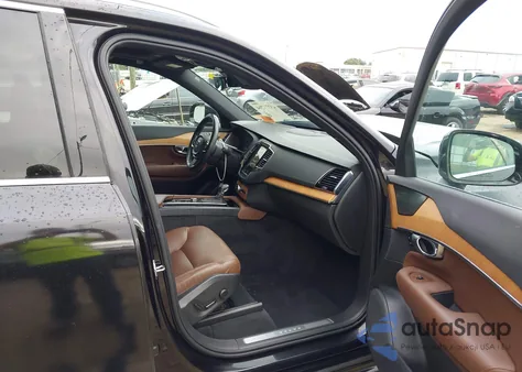 2021 Volvo Xc90 T6 Momentum 7 Passenger z USA, uszkodzony, nr VIN YV4A22PK5M1740920